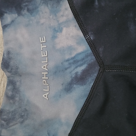 Alphalete shorts 5" inseam blue/gray tie dye V waist sz S EUC - Picture 3 of 5